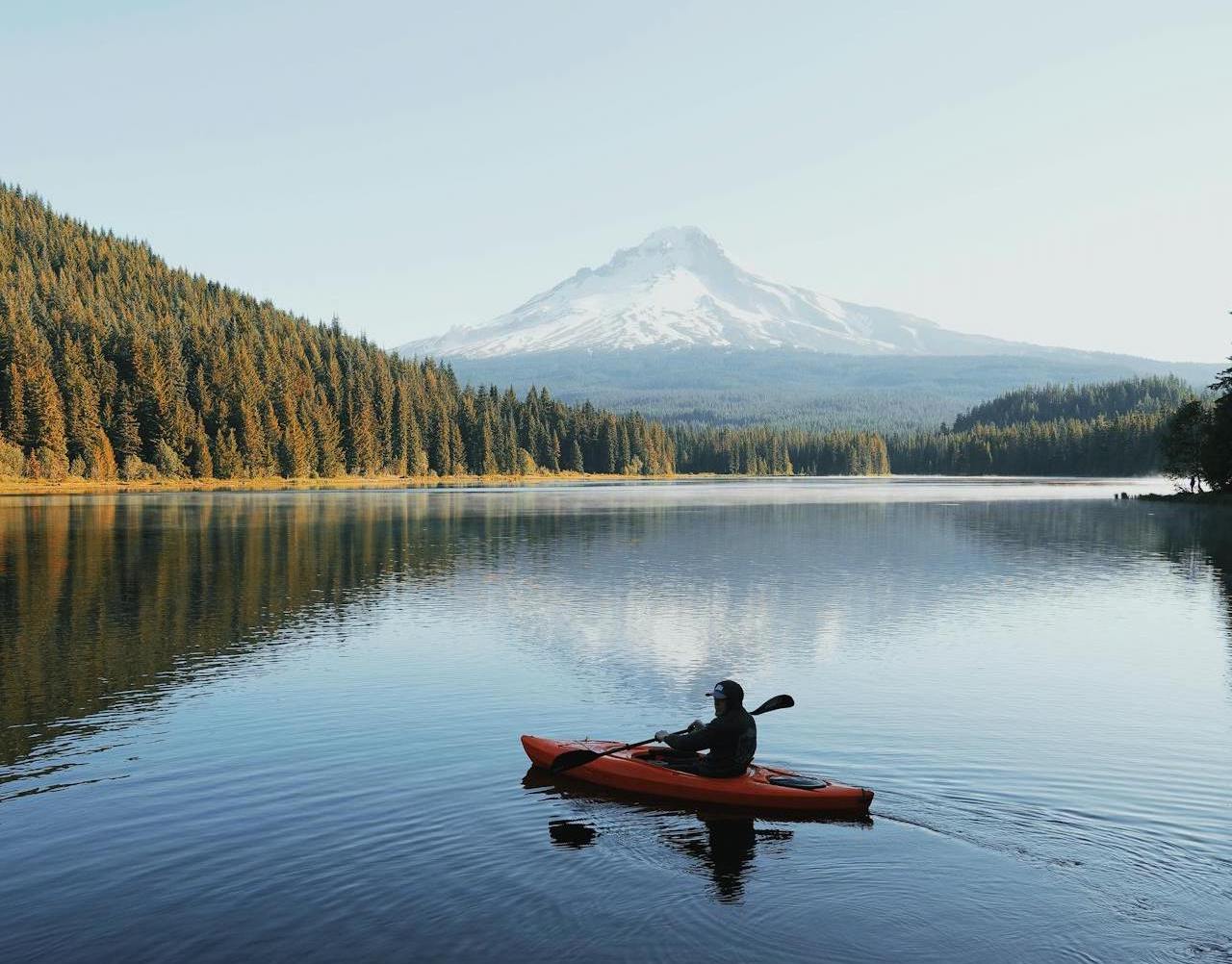 Coastal Kayaking Routes in Northern California: From Sea Caves to Secluded Beaches