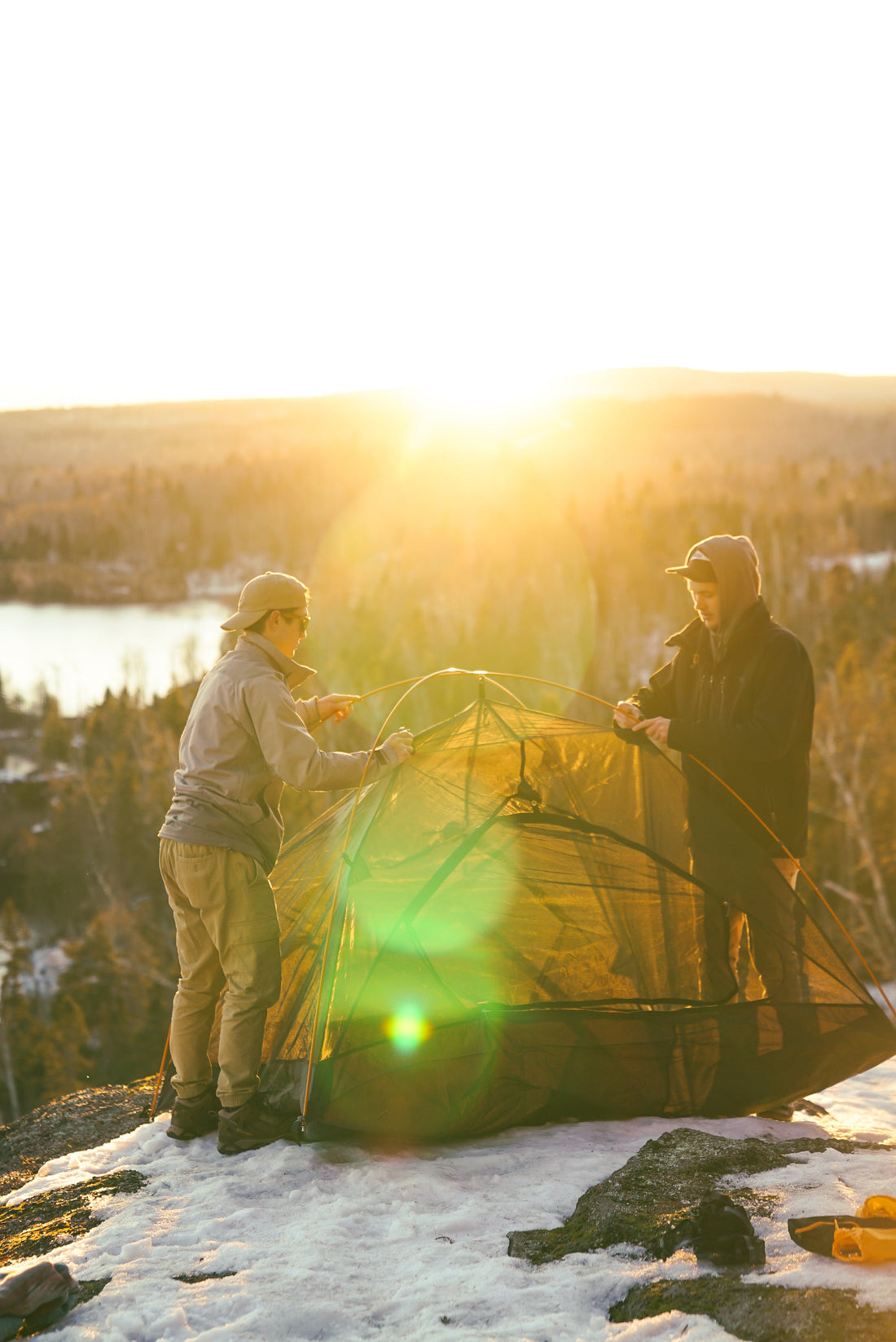Cold-Weather Camping Essentials: Sleeping Bag Liners & Waterproof Pocket Blankets for Snowy Adventures